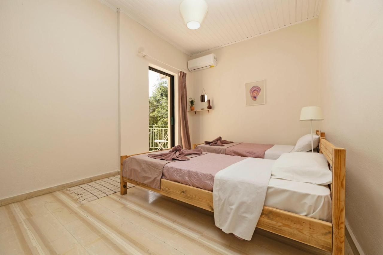 Tune Inn Activity Guesthouse- Over 24'S Ipsos Luaran gambar